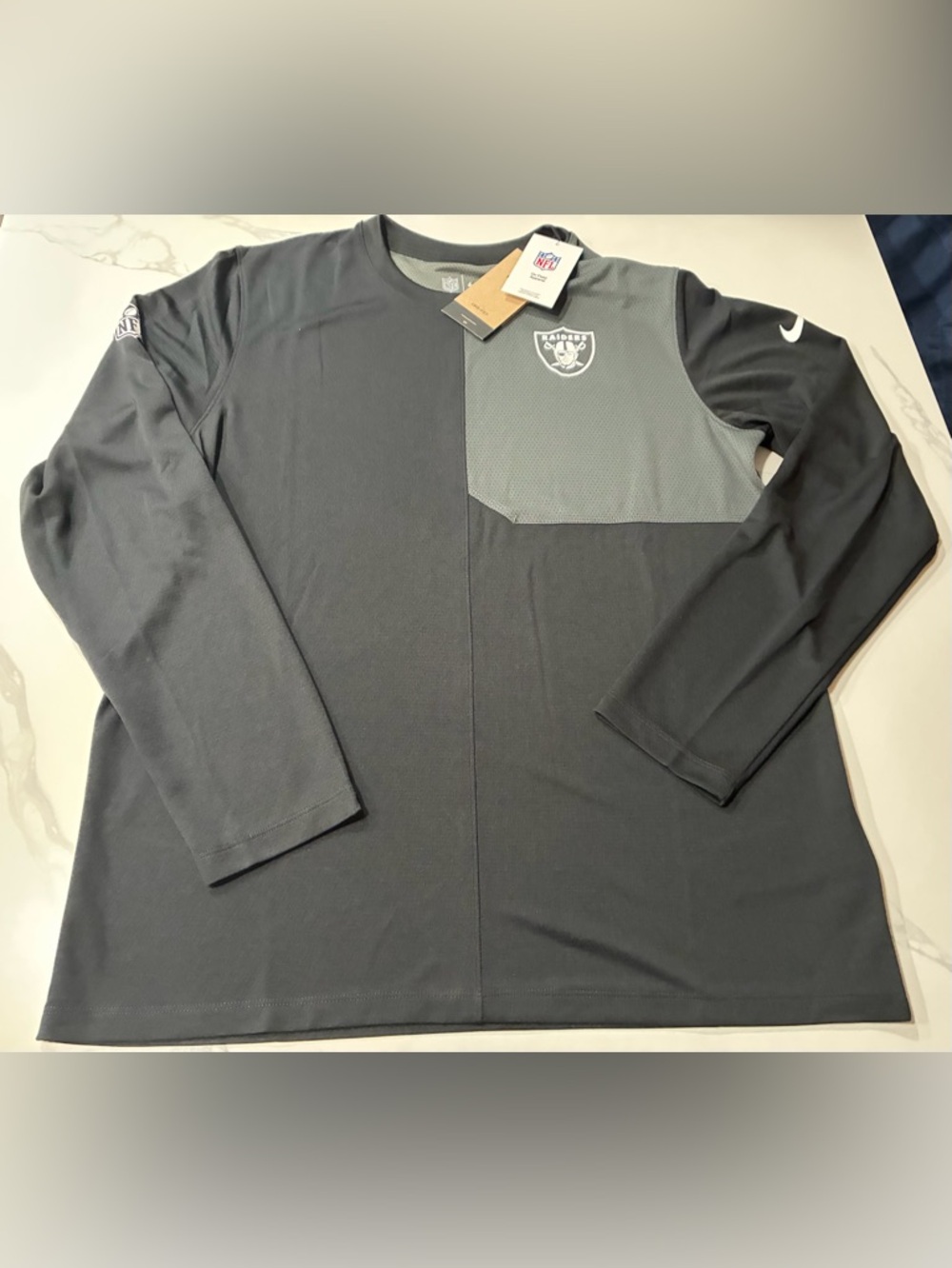Las Vegas Raiders Nike Men’s Pullover Long Sleeve (Large) Retails For $60